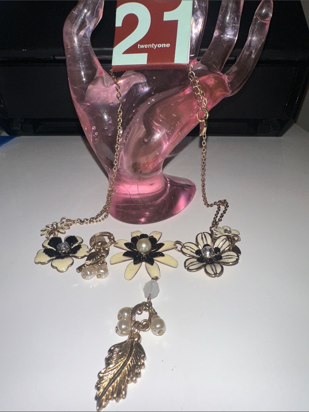 Forever 21 Gold-Tone Black & Cream Floral Pendant Necklace Pearl Accents. NIB